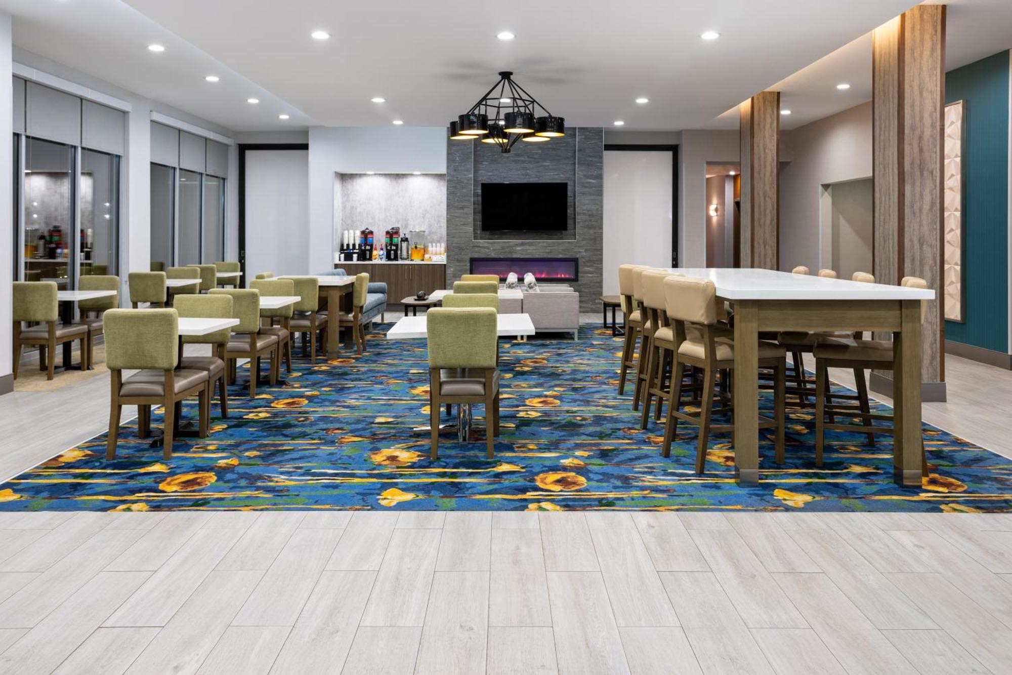 La Quinta Inn & Suites By Wyndham Locust Grove Exterior foto